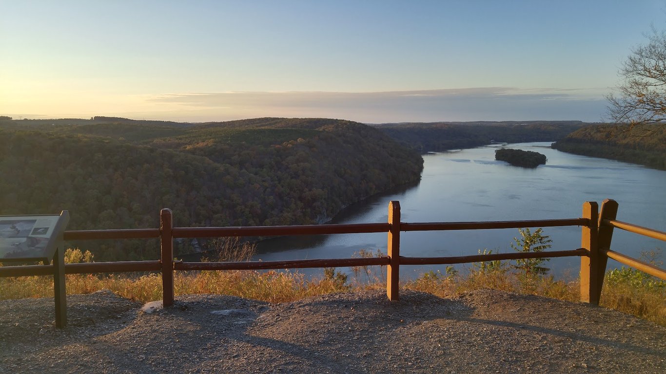Pinnacle Overlook
