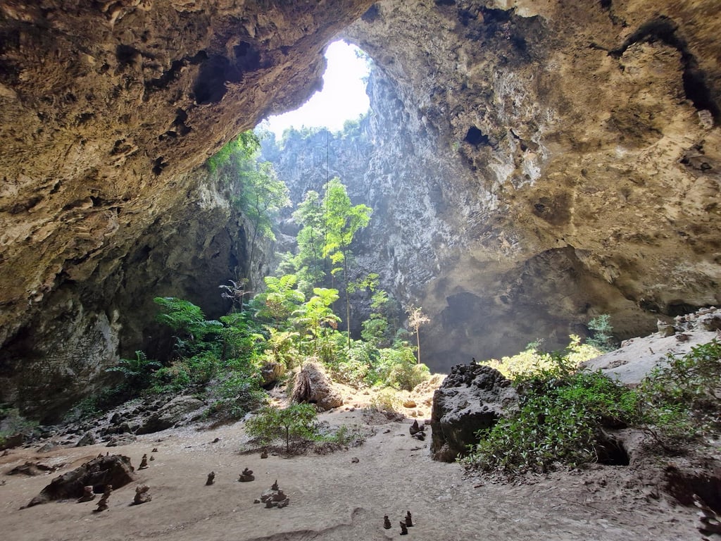 Phraya Nakhon Cave Pavilion