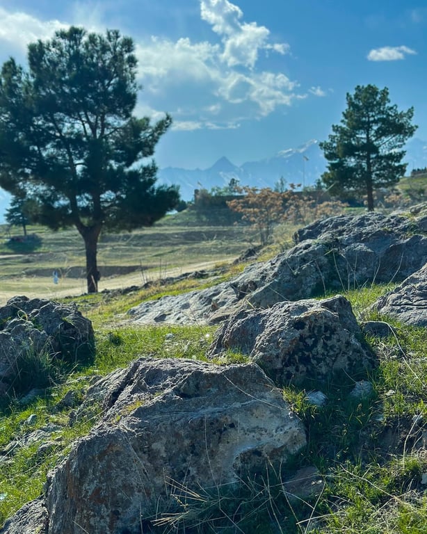 Qargha Lake