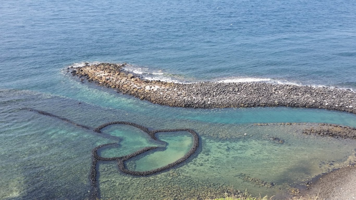 Qimei Twin Hearts Stone Weir