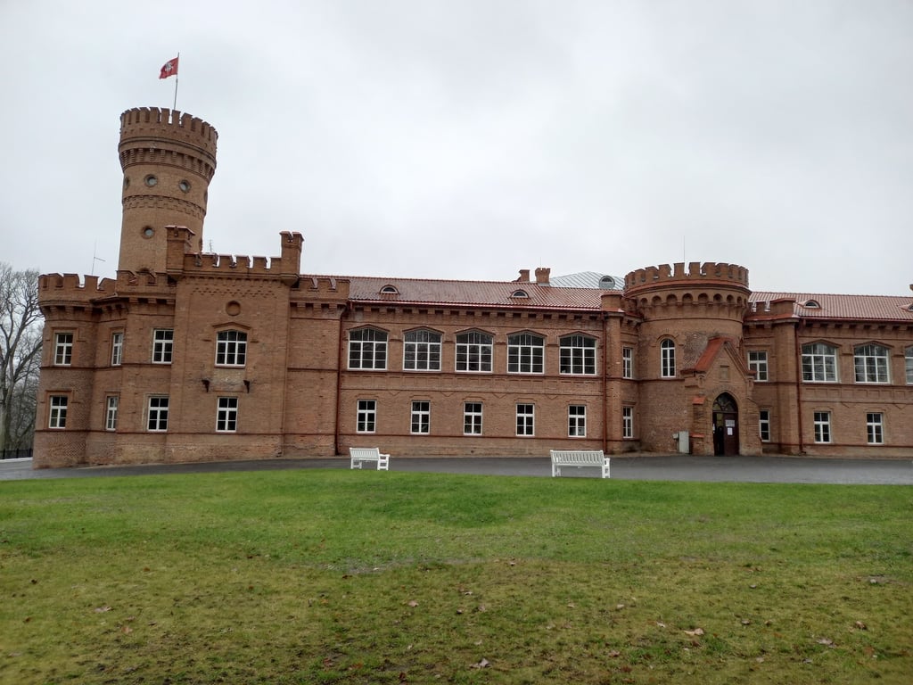 Raudonė Castle