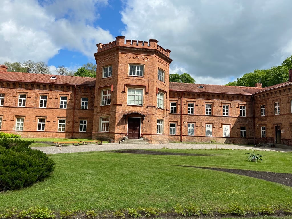 Raudonė Castle