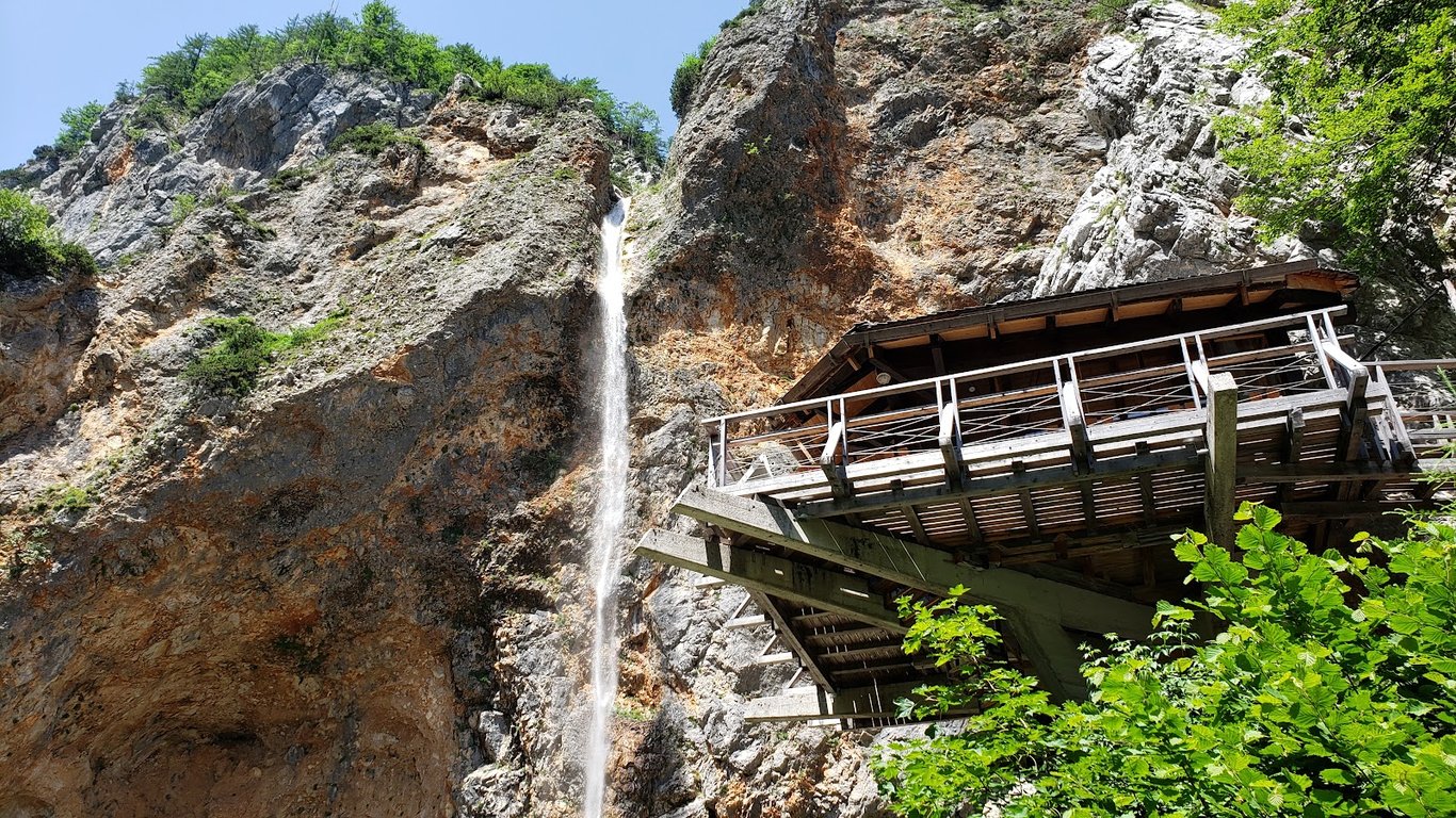 Rinka Waterfall