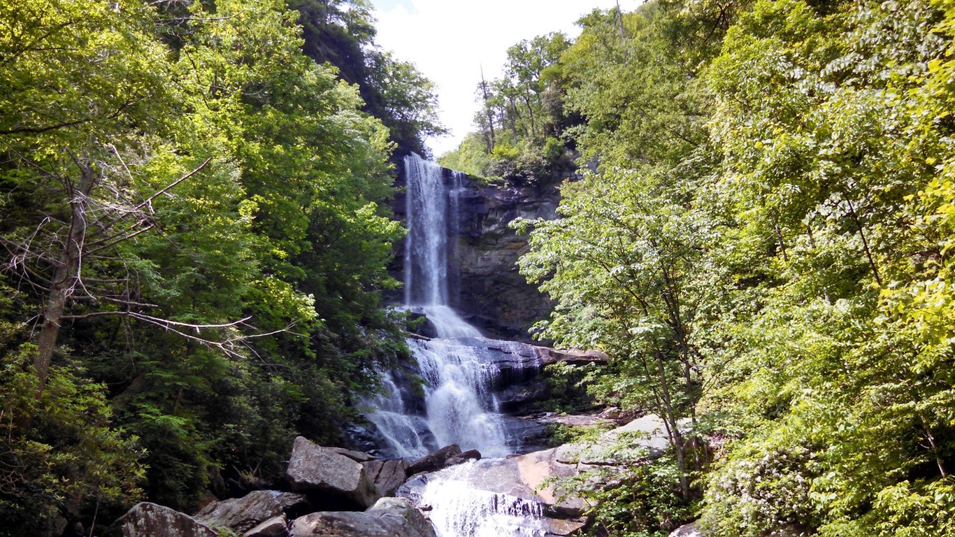 Raven Cliff Falls