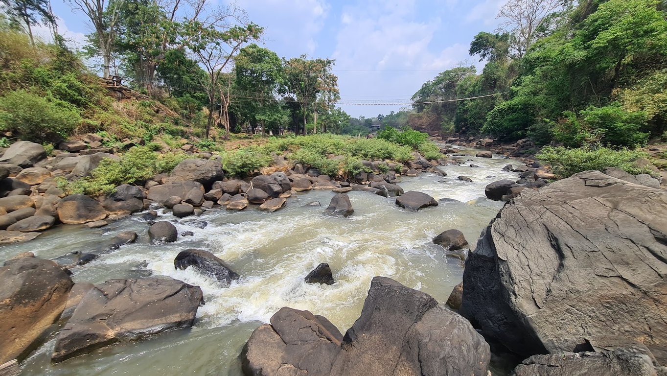 Tad Lo Waterfalls