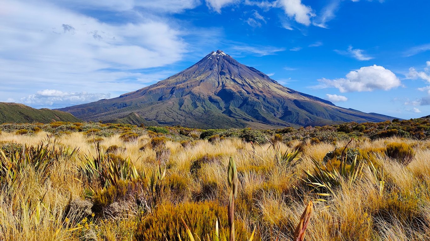 Taranaki Pouakai Tarn