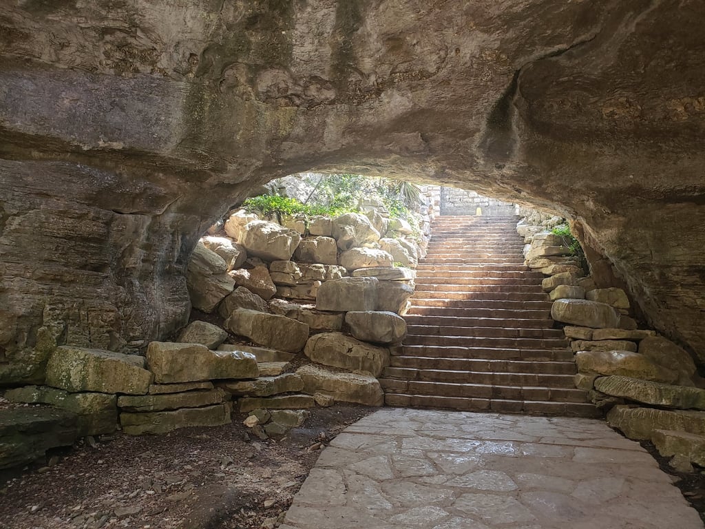 Longhorn Cavern State Park