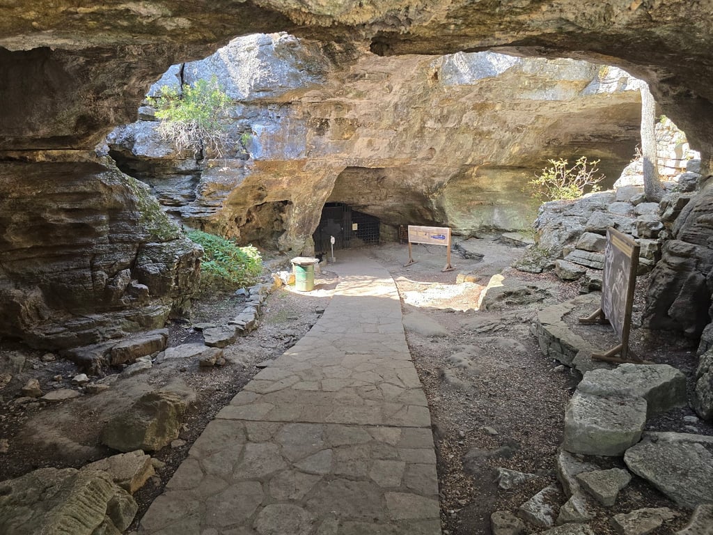 Longhorn Cavern State Park