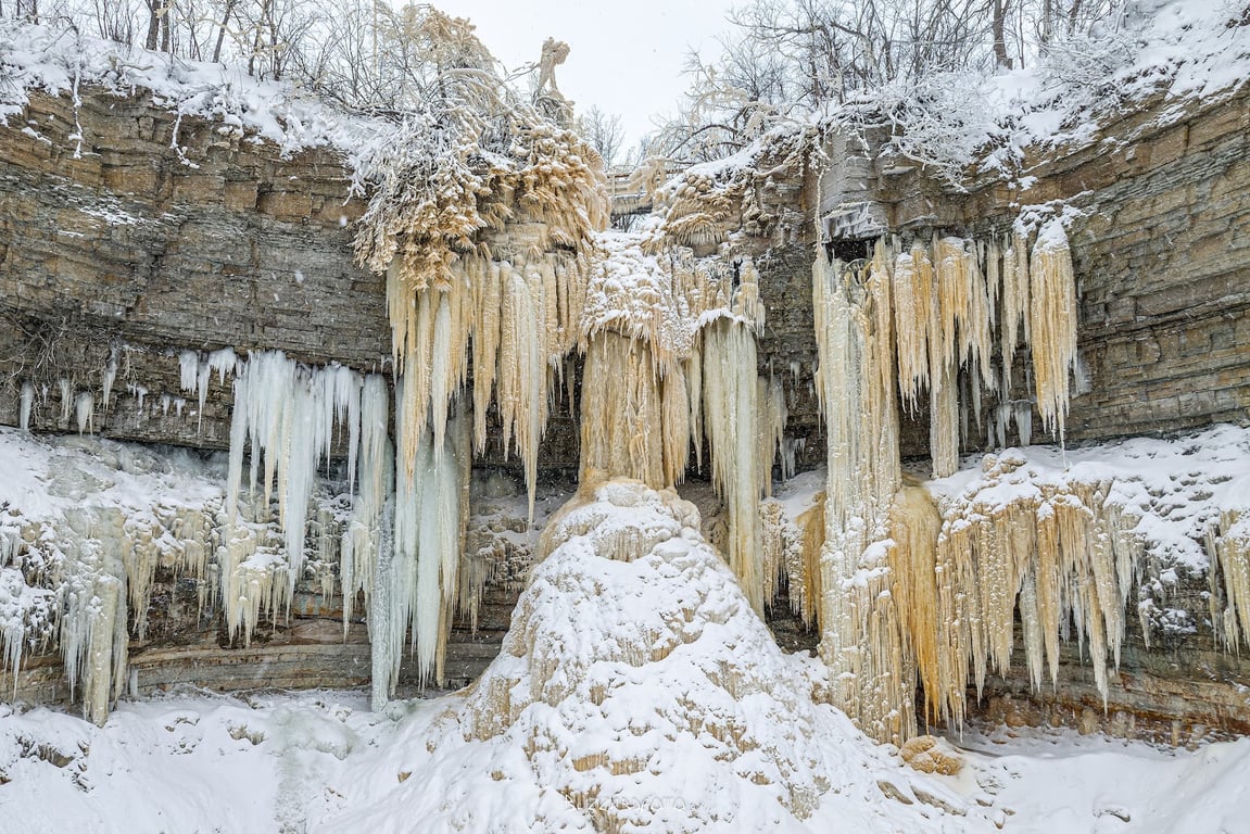 Valaste Waterfall