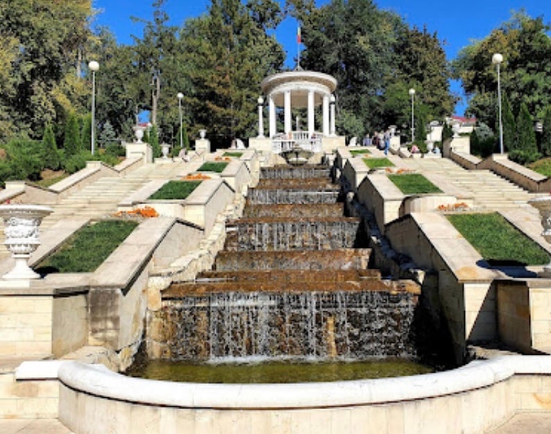 Valea Morilor Lake & Park