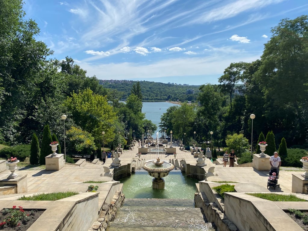 Valea Morilor Lake & Park