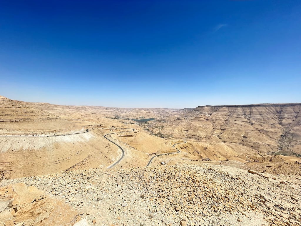 Wadi al’Yetum scenic viewpoint