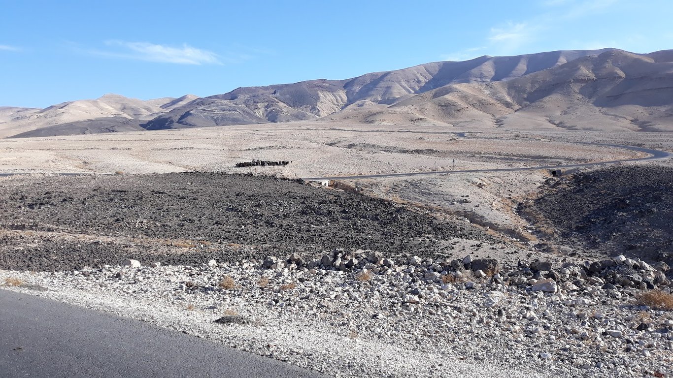 Wadi al’Yetum scenic viewpoint
