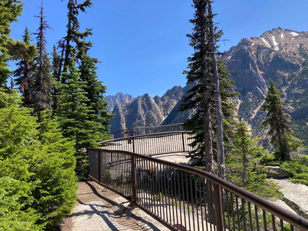Washington Pass Overlook