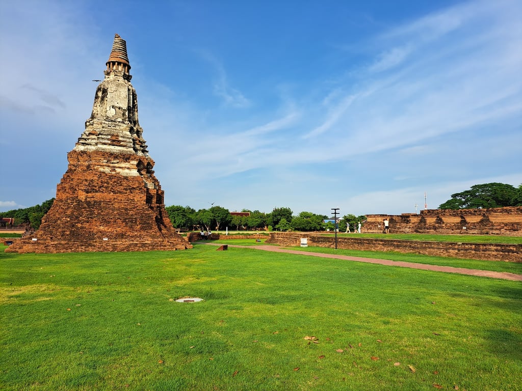 Wat Chaiwatthanaram Riverside