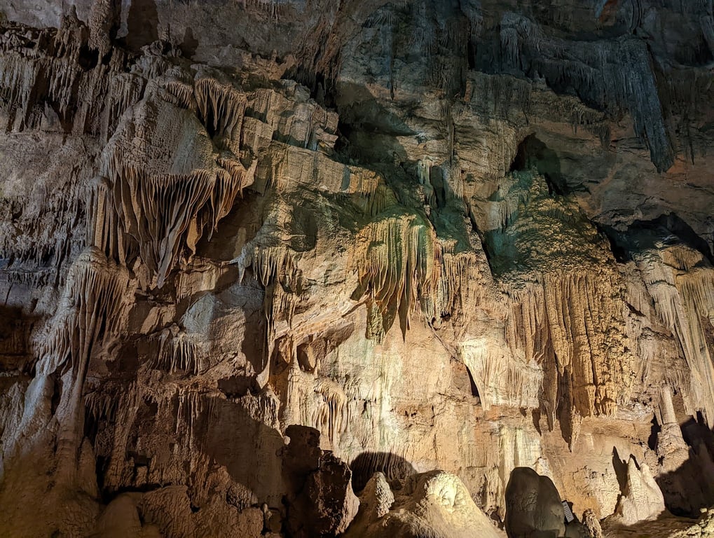 Lost World Caverns