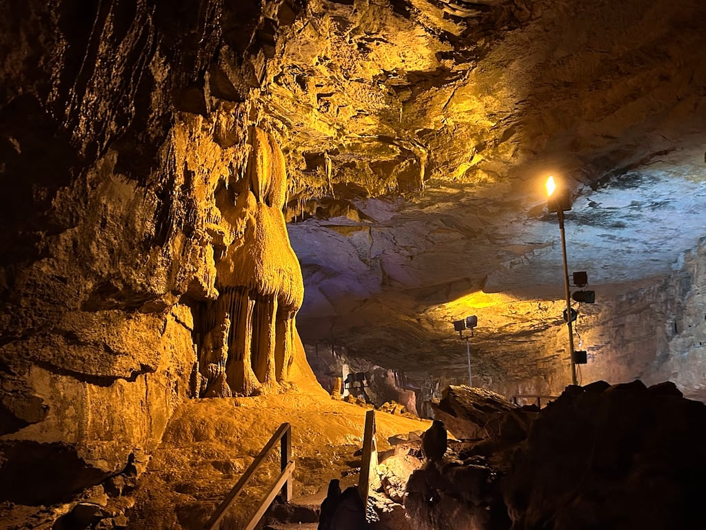 Lost World Caverns