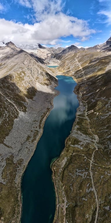 Yamdrok Turquoise Lake