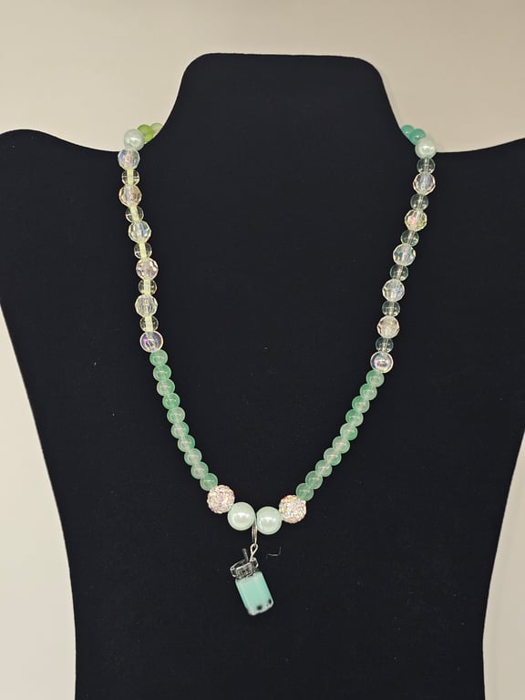 Pastel Green and White Beaded Necklace