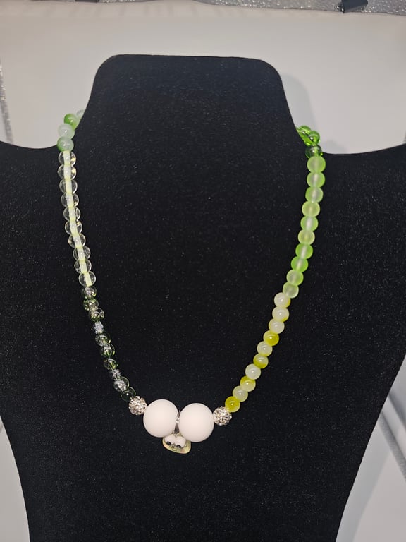 Pastel Green and White Beaded Necklace