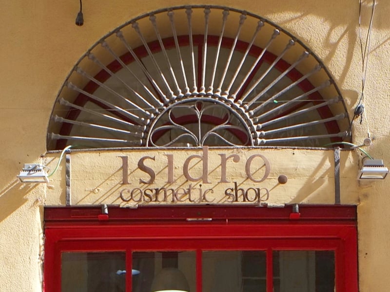 isidro. cosmetic shop