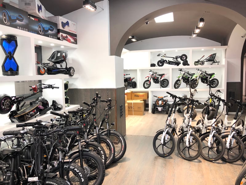 Scooter House Coln 17 - Electric Scooters Renting and Bikes Rental