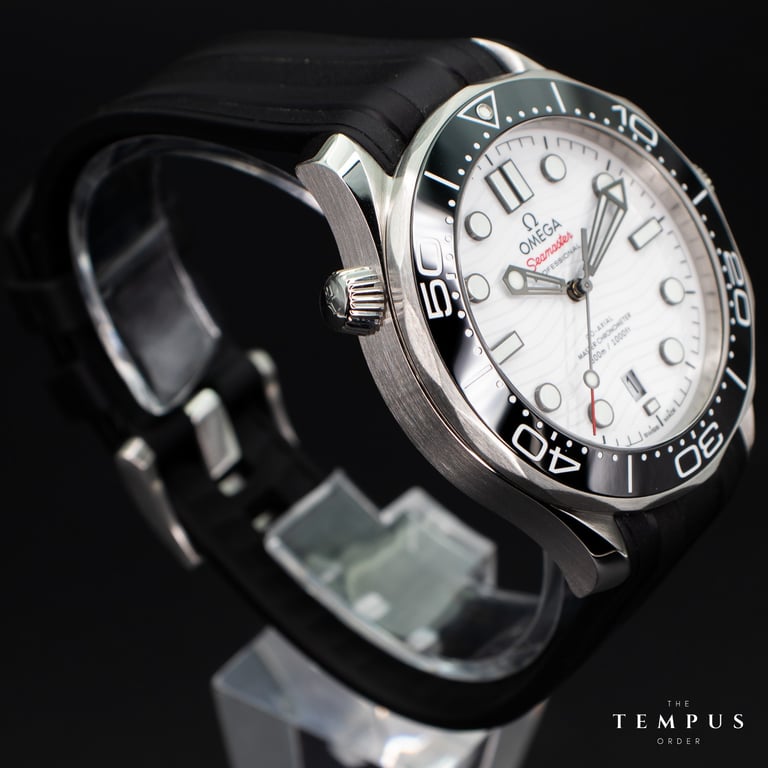 Omega Seamaster Diver 300M – 42mm White Ceramic Dial