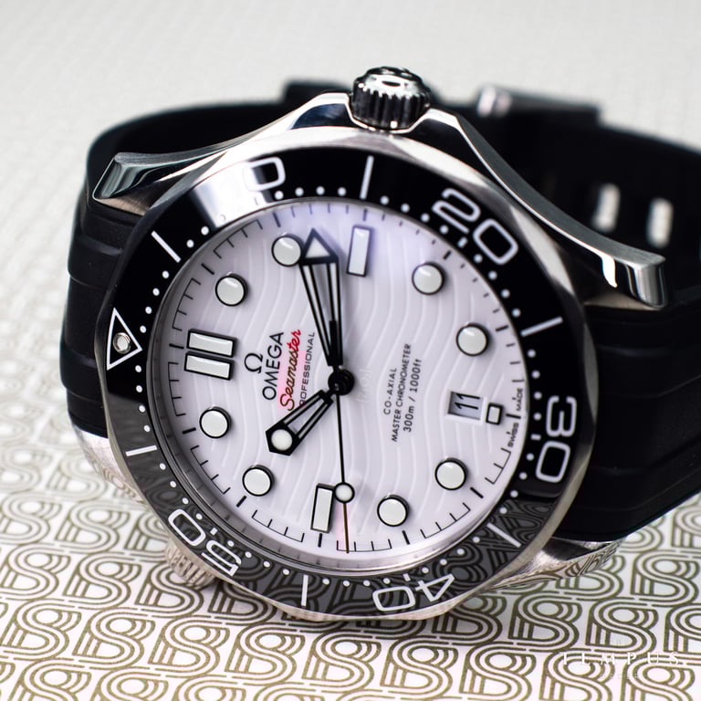 Omega Seamaster Diver 300M – 42mm White Ceramic Dial