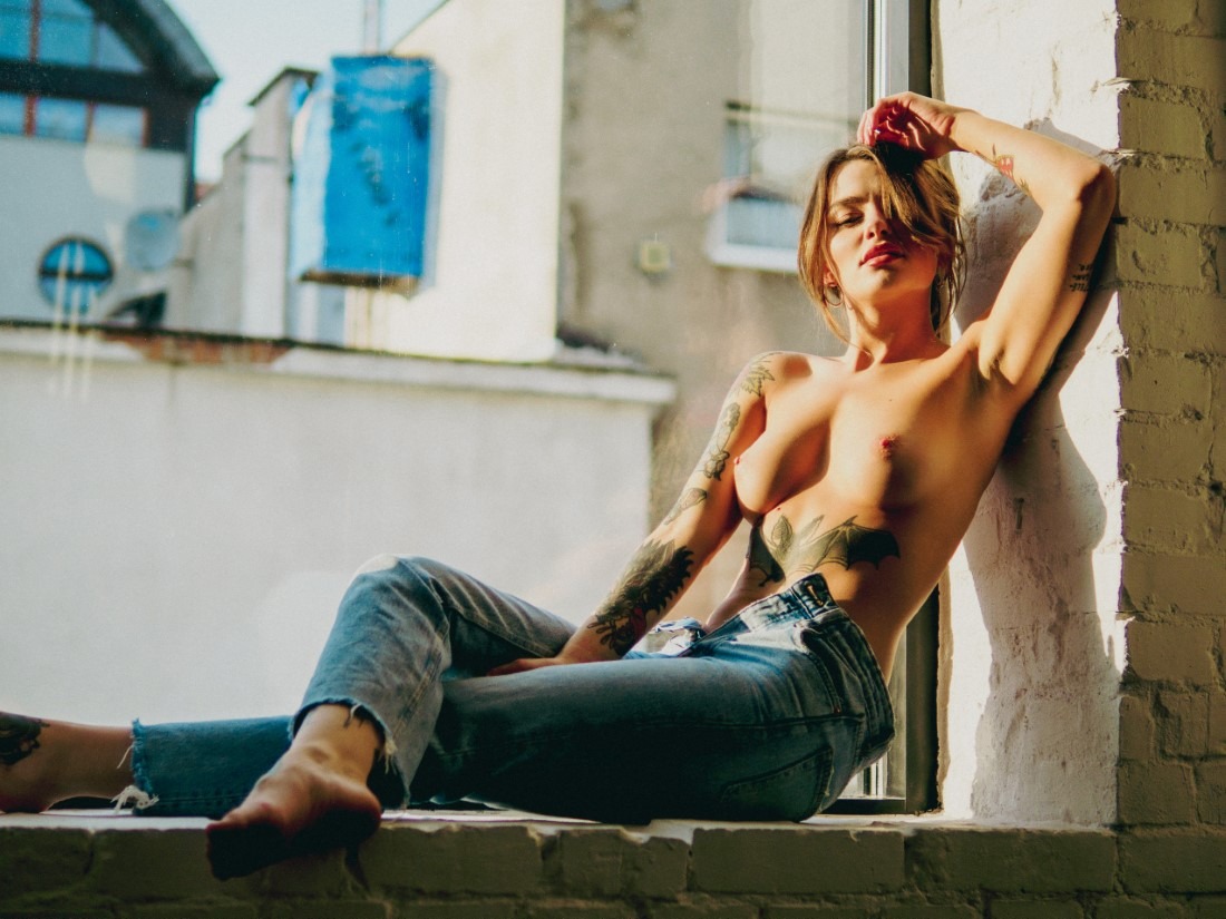 Windowsill Chill - Sinni Suicide & Piotr Daniel Image 3