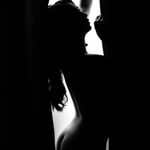 Https://imagedelivery.net/iKzBzR CyrVd_ukiyWqrLA/0d923d4f A77b 4257 2d1d 4b2549549800/public Boudoir Silhouette Poses