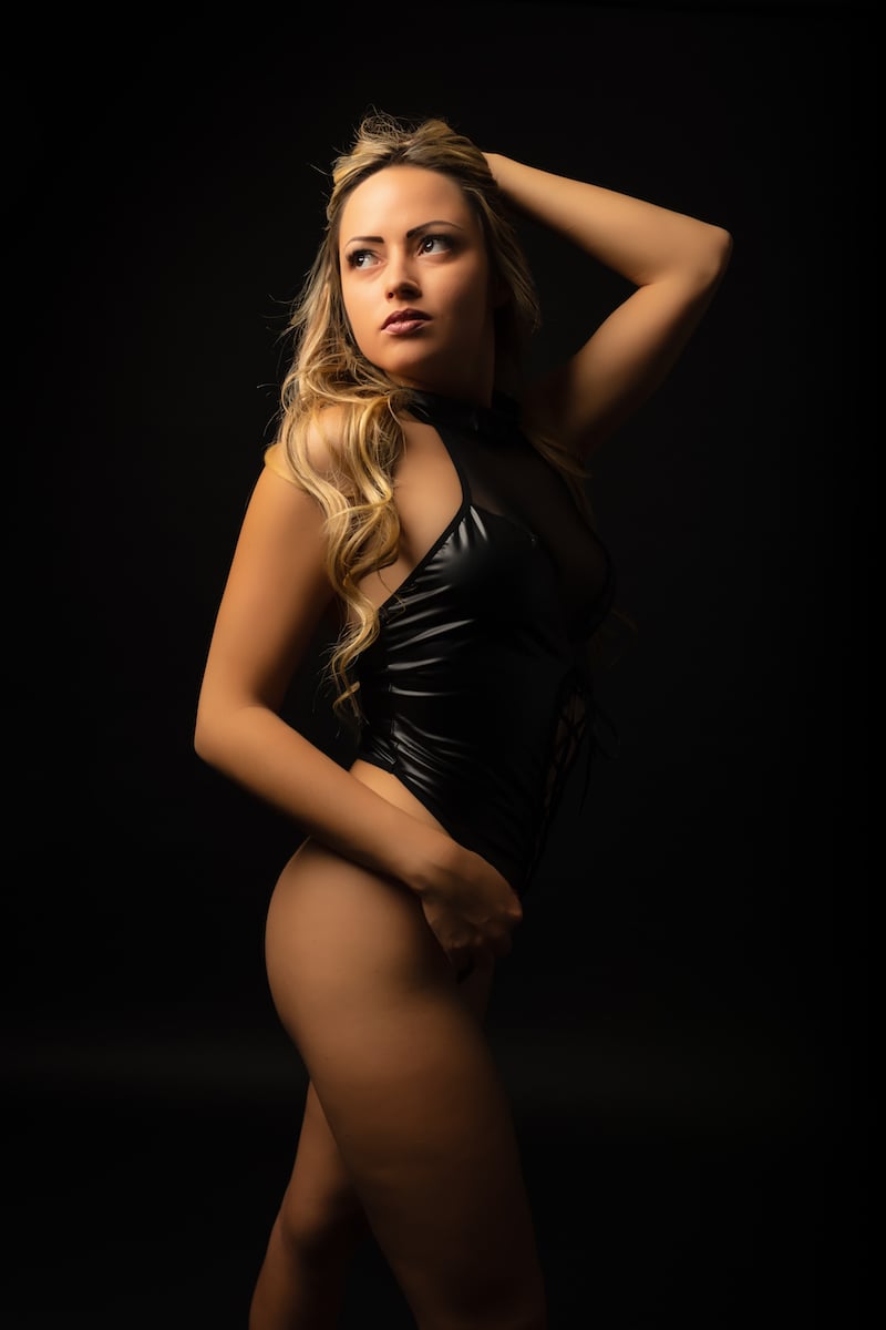 Blonde in Leather - Paula W & Dean McCarten Image 5