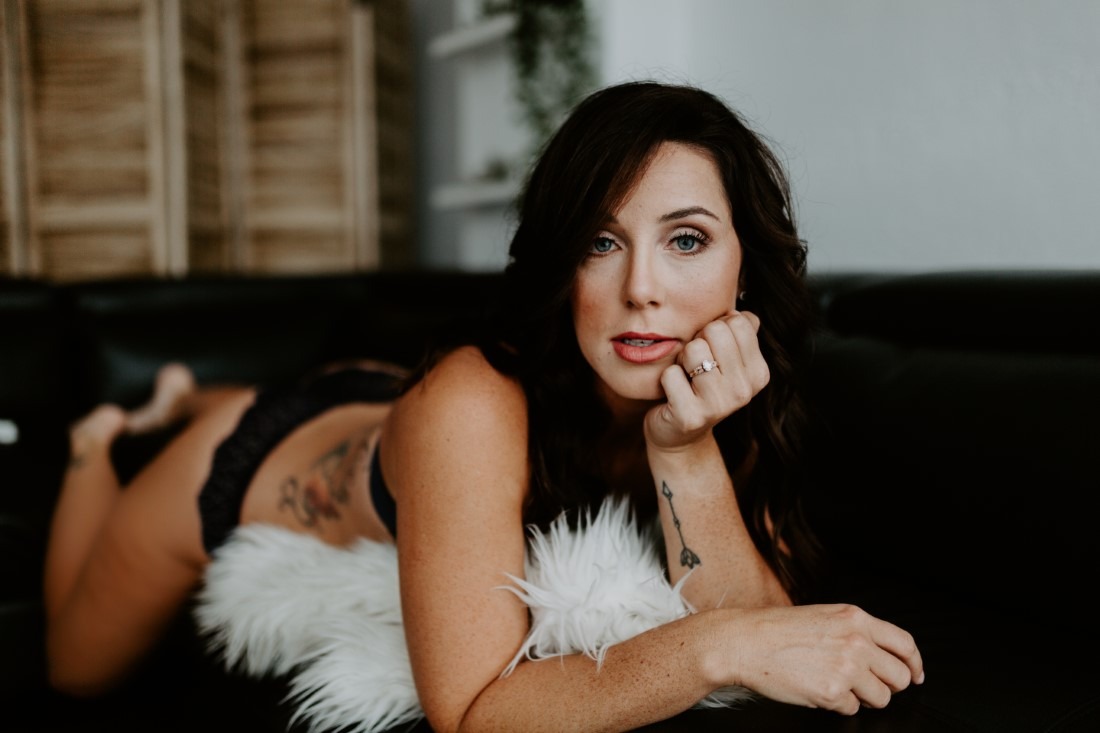 Sara's Sassy And Sexy Boudoir Session - Mariah Treiber Image 2