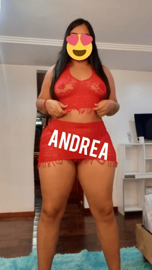 Andrea Nahomy, 28