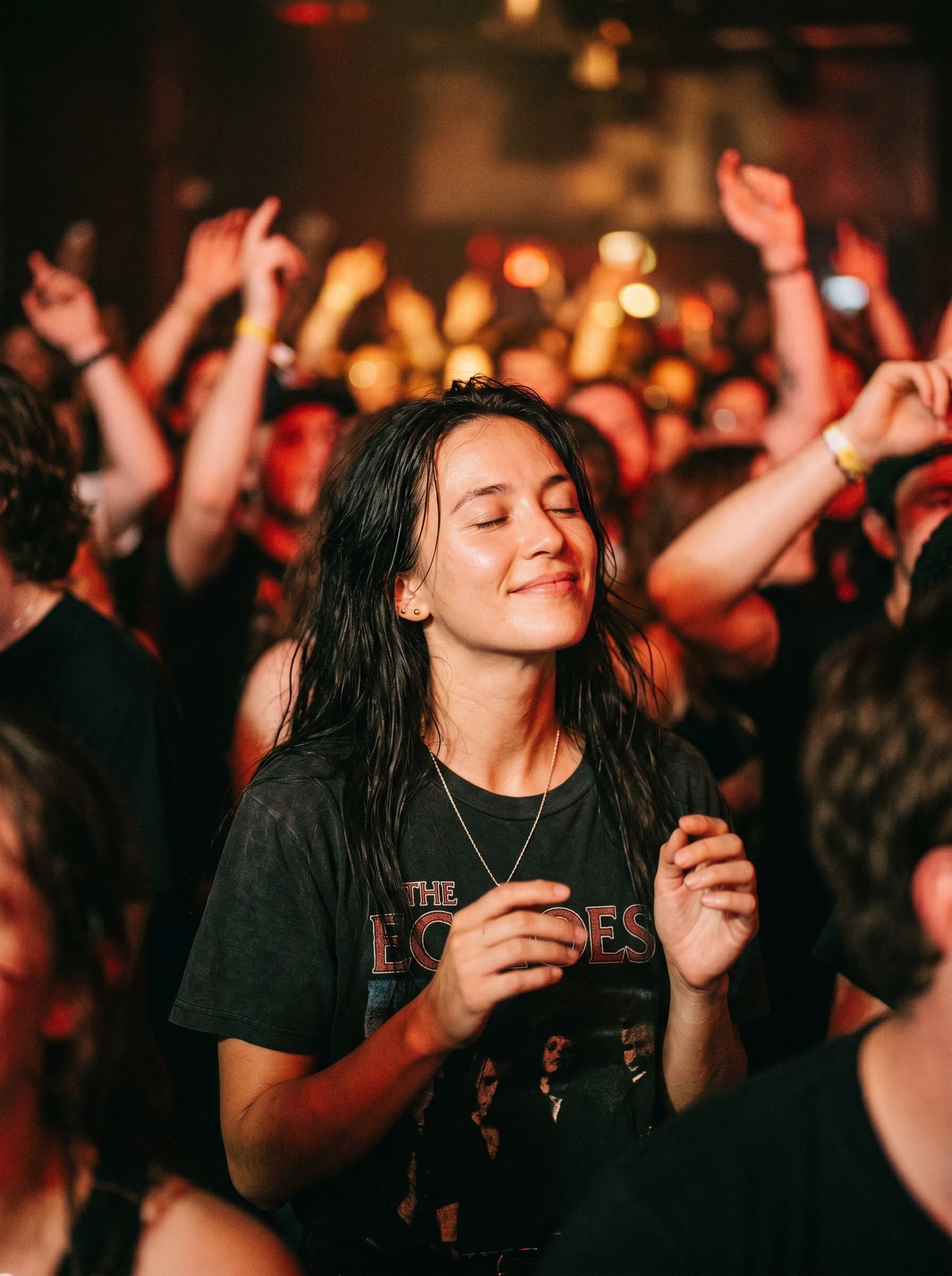 Instagram · filmszemcsés koncertfotó a tömegben