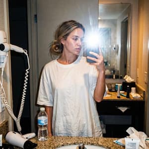 Instagram · kiinduló vakus szelfi a hotelfürdőben