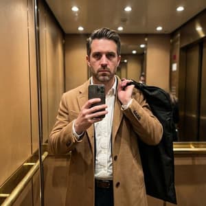Quiet Luxury · kiinduló szelfi a hotelliftben