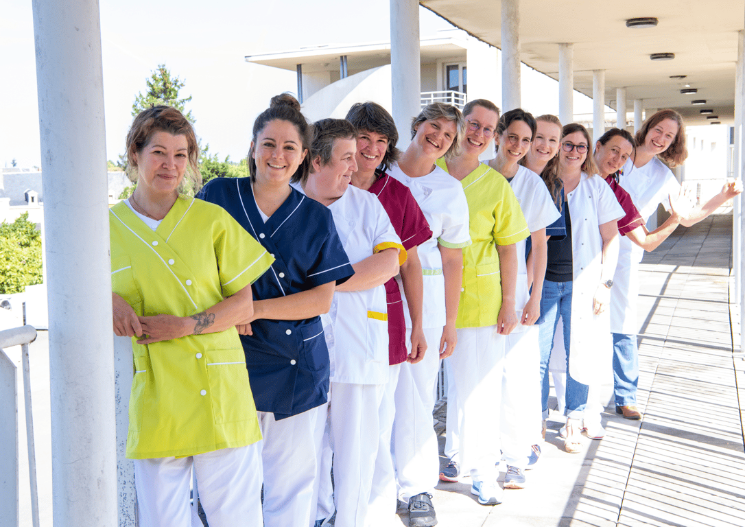 Emploi saisonnier été 2025 - aide-soignant ou agent de soins (H/F) en EHPAD ou SMR