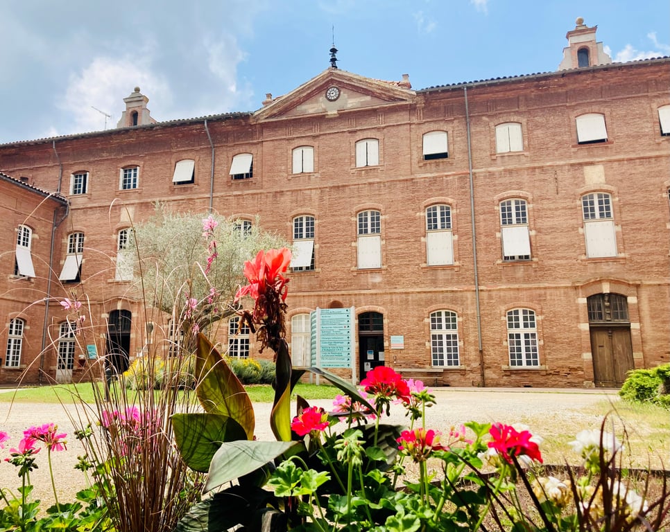 médecin généraliste polyvalent, médecin interniste ou gériatre