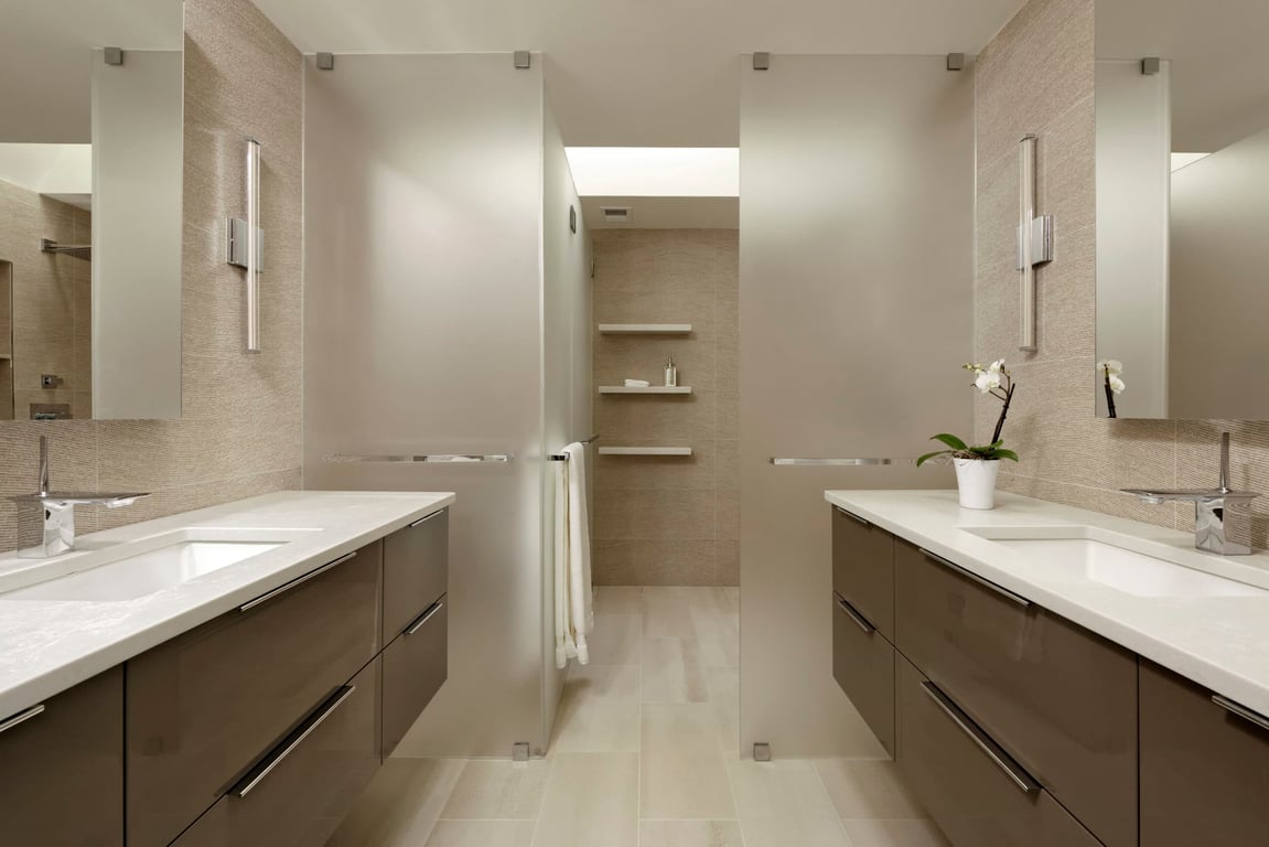 Modern Bathrooms by Jennifer Gilmer Kitchen & Bath Designs