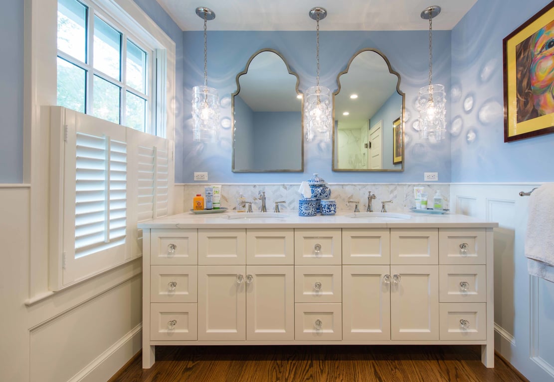 Traditional Bathrooms by Jennifer Gilmer Kitchen & Bath Designs