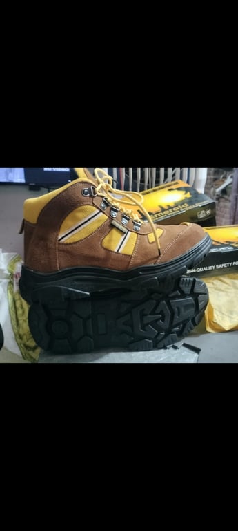 Emerald safety shoes