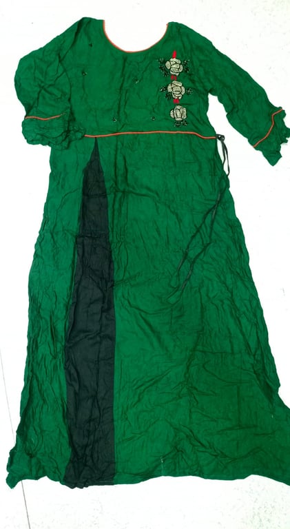 Women dress 2 peace and 1 peace