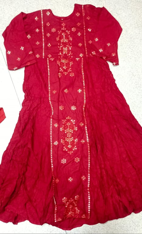 Women dress 2 peace and 1 peace