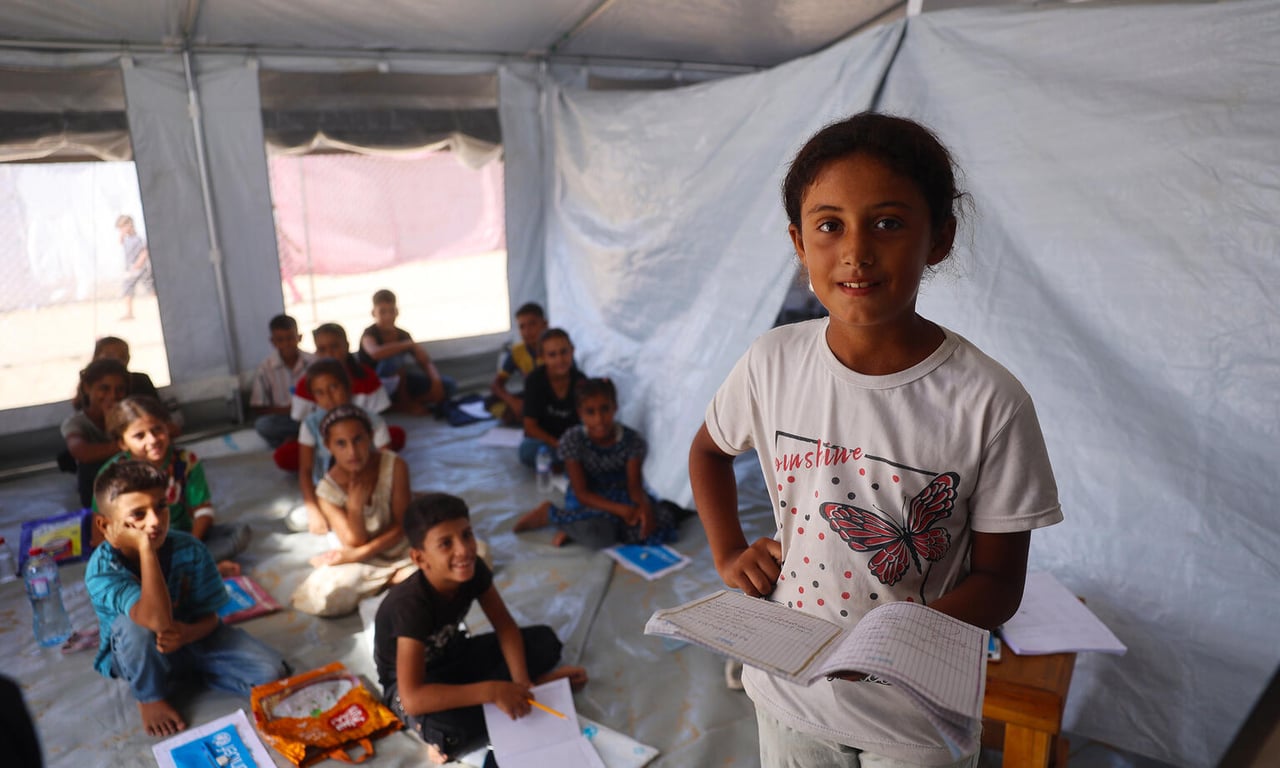 Lana kann in einem von UNICEF unterstützten Lernzentrum wieder lernen.