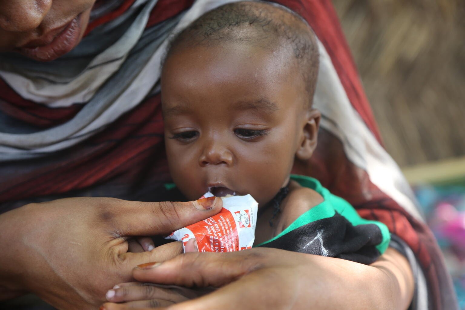 Dank der therapeutischen Erdnusspaste von UNICEF geht es Baraa von Tag zu Tag besser.