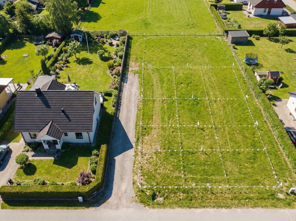 Illustration for section 1 of: Half Acre in Square Feet: Exact Number + Lot Size Visuals