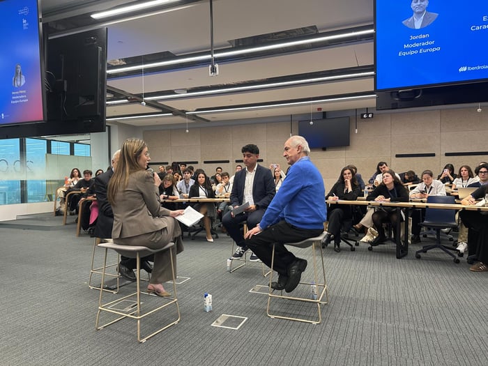 Antonio Ledezma en la discusión con los participantes del Fórum por el Futuro de Europa