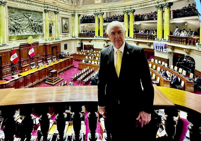 Antonio Ledezma en Lima, Perú, durante la toma de posesión de la presidenta Keiko Fujimori