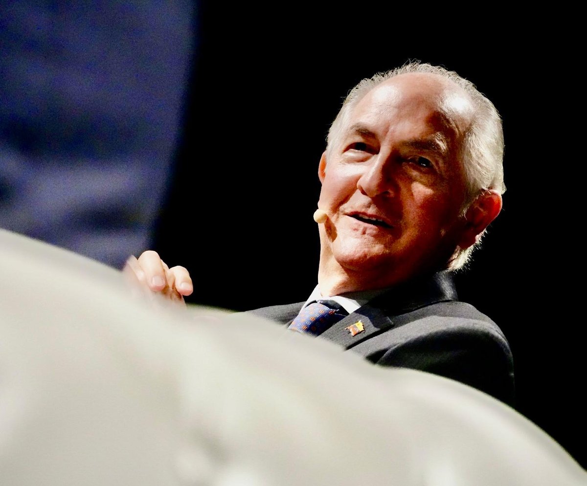 Antonio Ledezma presenta su libro en auditorio en Móstoles