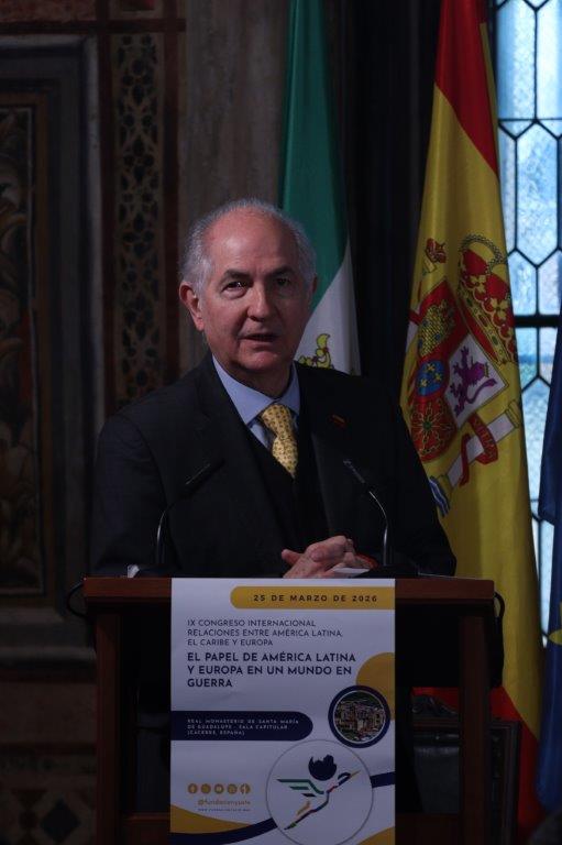 Antonio Ledezma en conferencia en Caceres